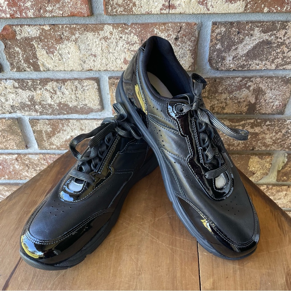 SAS Women’s Tour Lace-Up Sneakers NWOT 9.5M Tripad Comfort Beautiful!